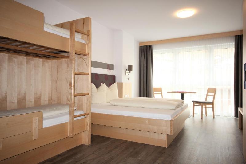 Quadruple Room image 3