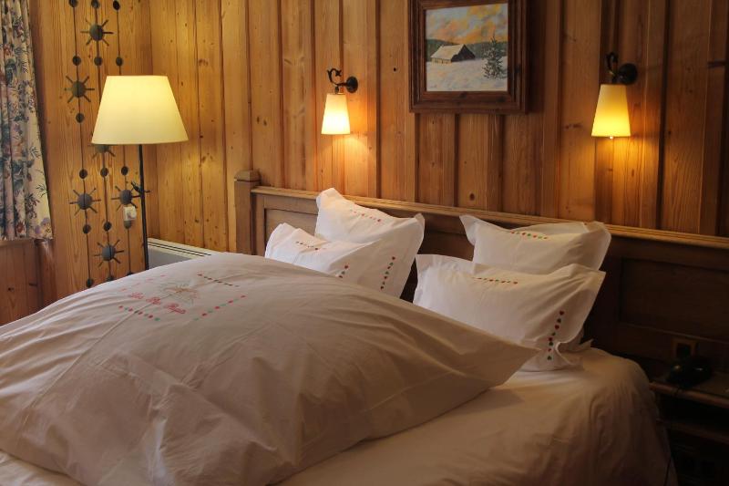 Standard King Room image 4