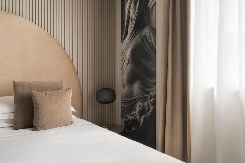 Deluxe Double Room with Terrace image 2