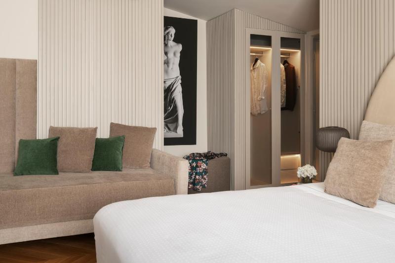 Deluxe Double Room with Terrace image 3