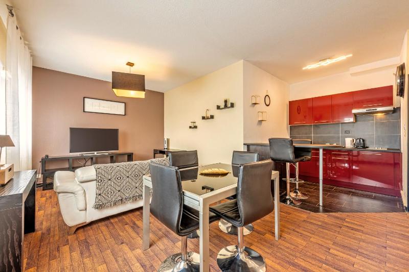 Suite with Kitchen image 1