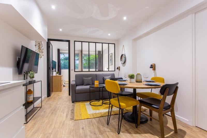Bright and cosy apartment Sacre Coeur Images