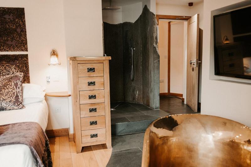 King Room with Mountain View image 4