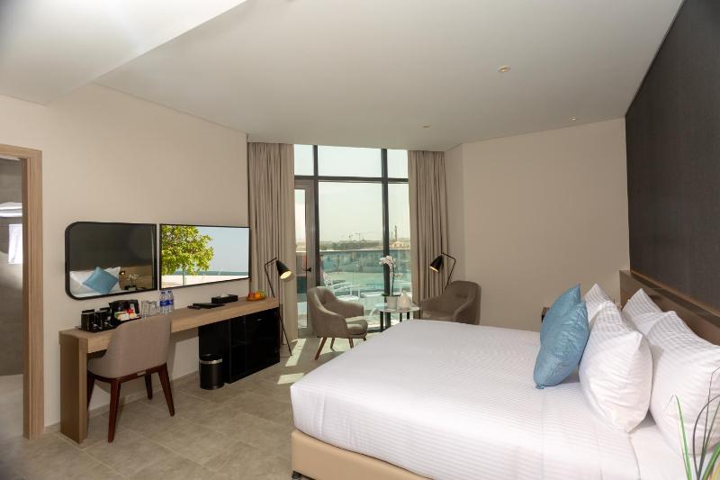Premium Room with Partial Sea View and Balcony image 1