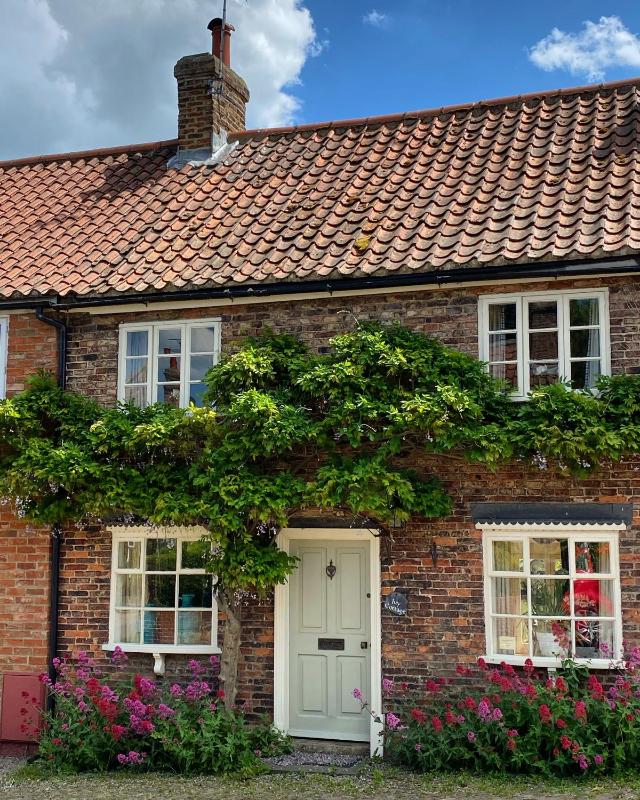 Three-Bedroom House image 2