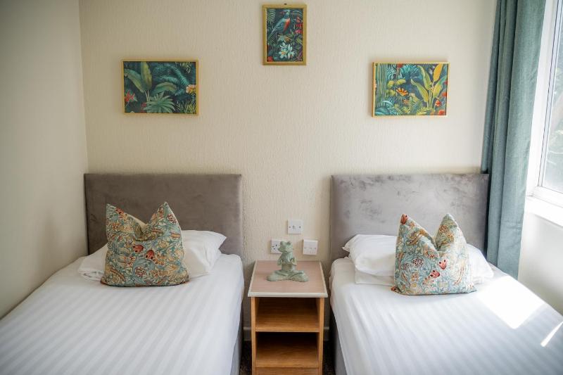 The Mayfair Hotel - image 11