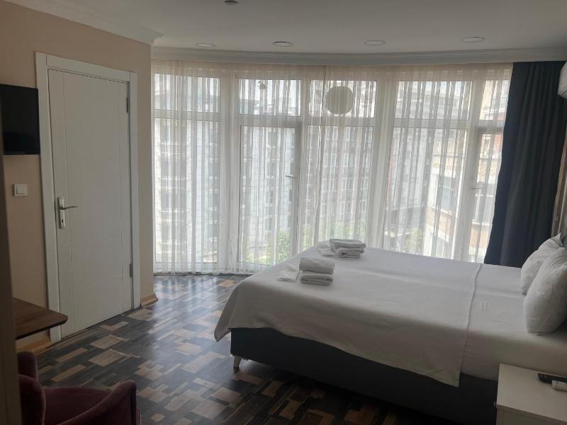 Deluxe Double Room image 2