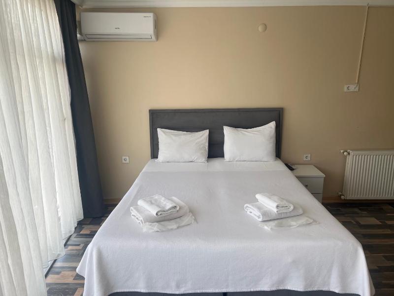 Deluxe Double Room image 3