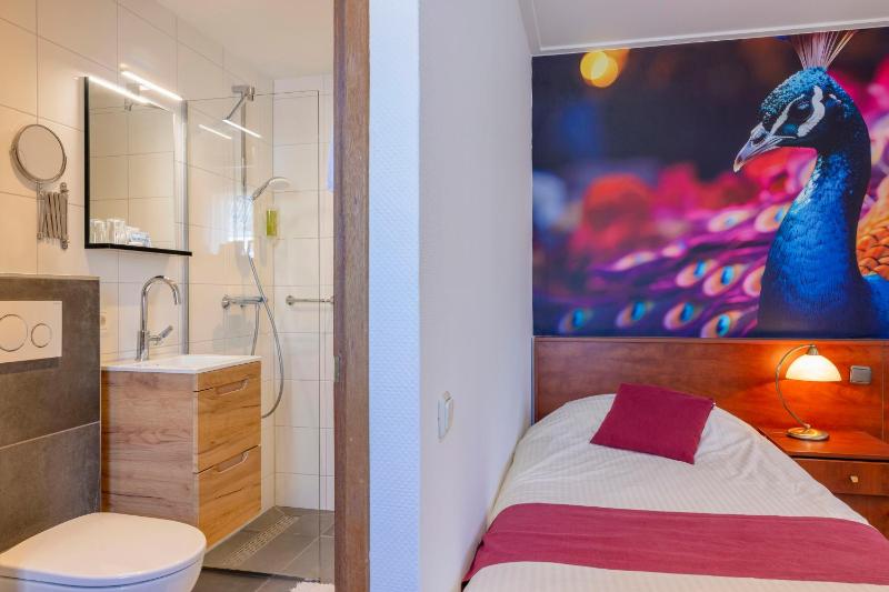 Single Room with Private Bathroom image 4
