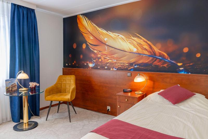 Single Room with Private Bathroom image 3
