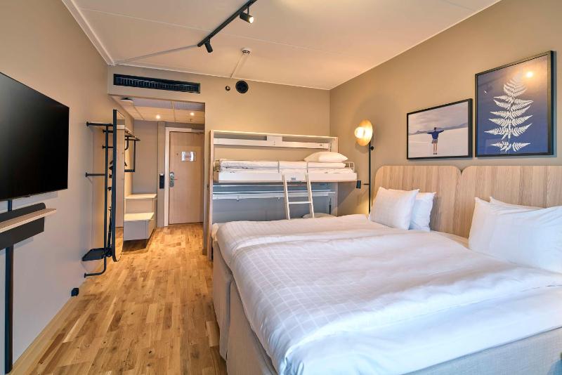 Standard Family Quadruple Room image 3