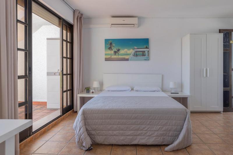 Studio with Sea View image 1