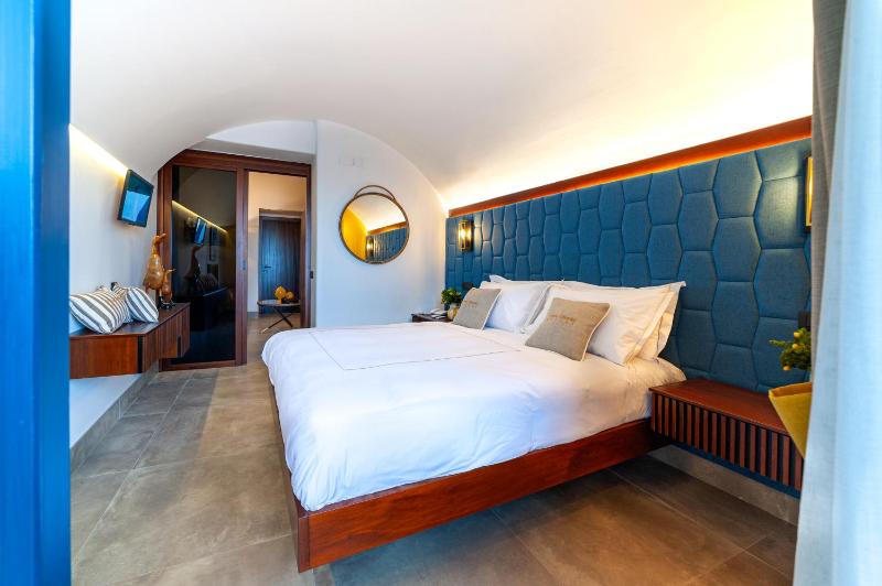 Suite with Spa Bath image 1