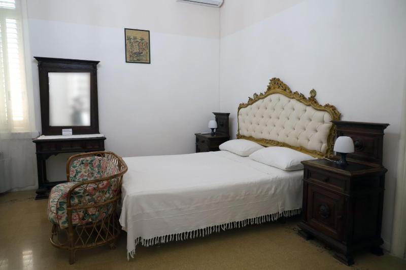 Deluxe Room (2 Adults + 1 Child) image 4