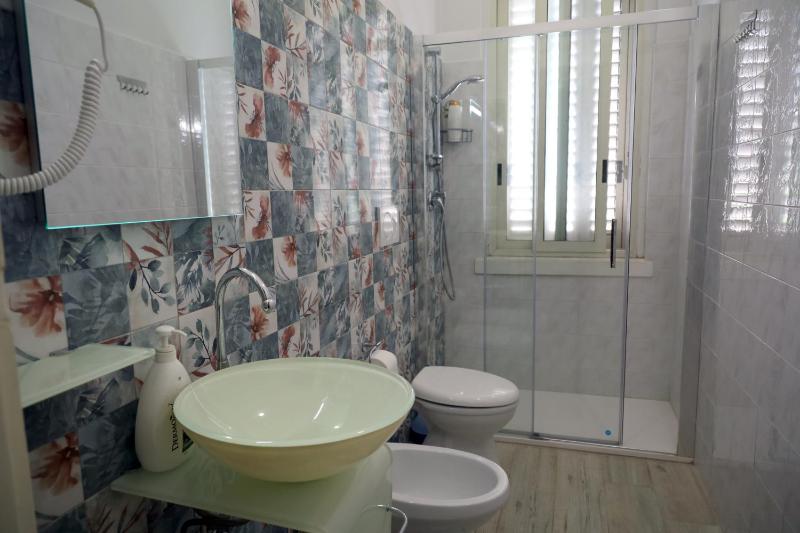 Deluxe Room (2 Adults + 1 Child) image 2