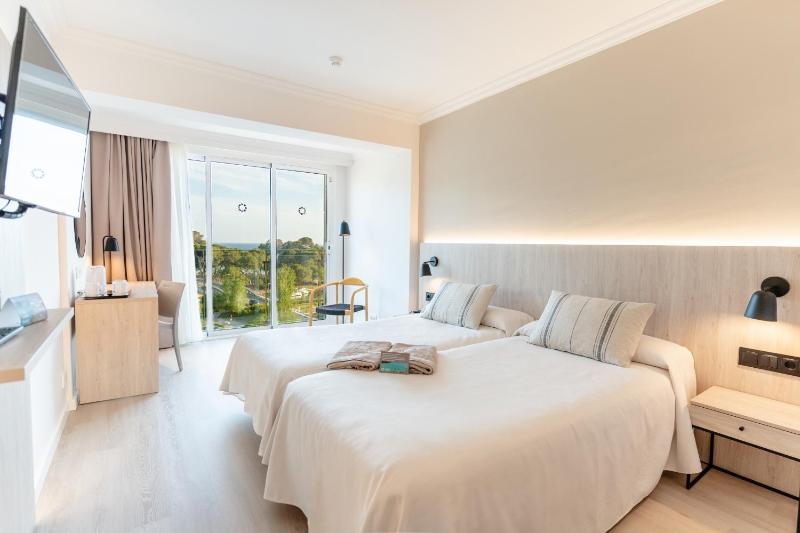 Twin Room with Sea View image 3