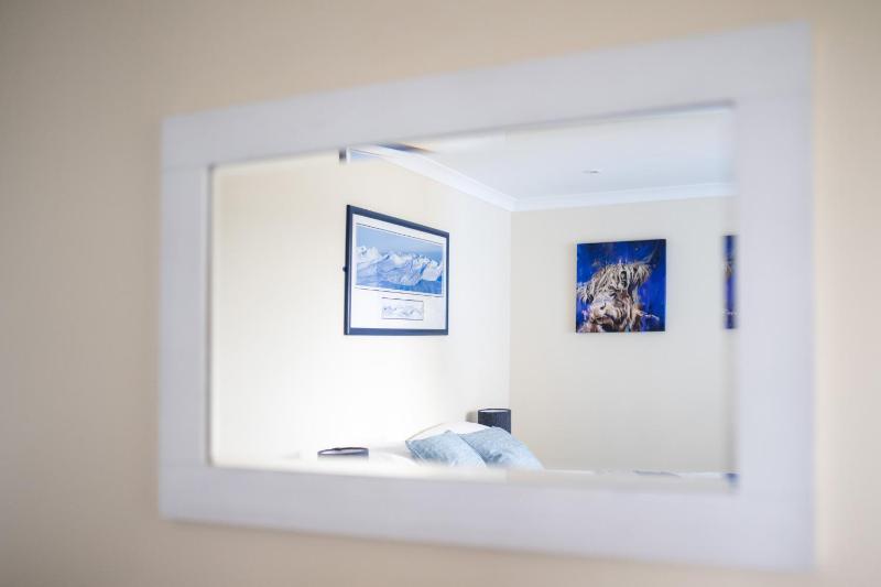 Standard Double Room with Lake View image 4