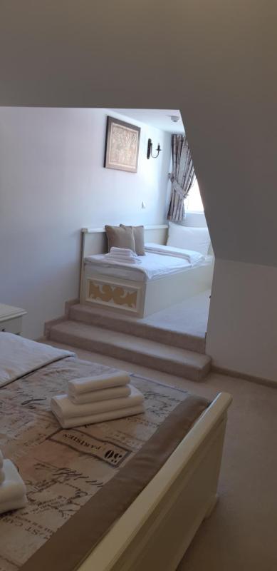 Double Room image 2
