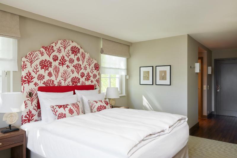 Double Room landside without balcony image 3