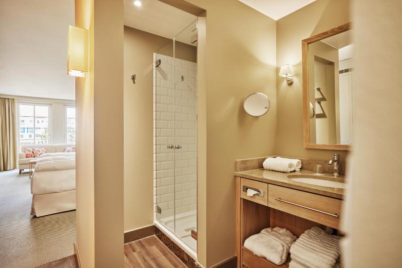 Double Room landside without balcony image 4