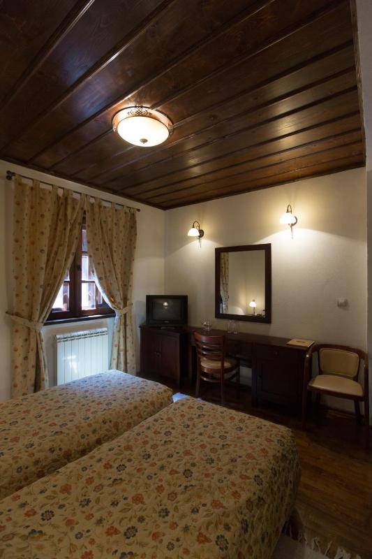 Twin Room image 2