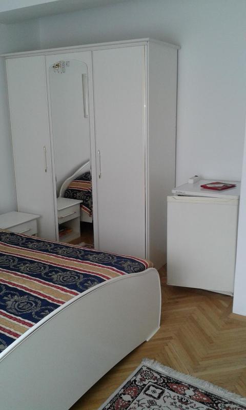 Single Room image 3