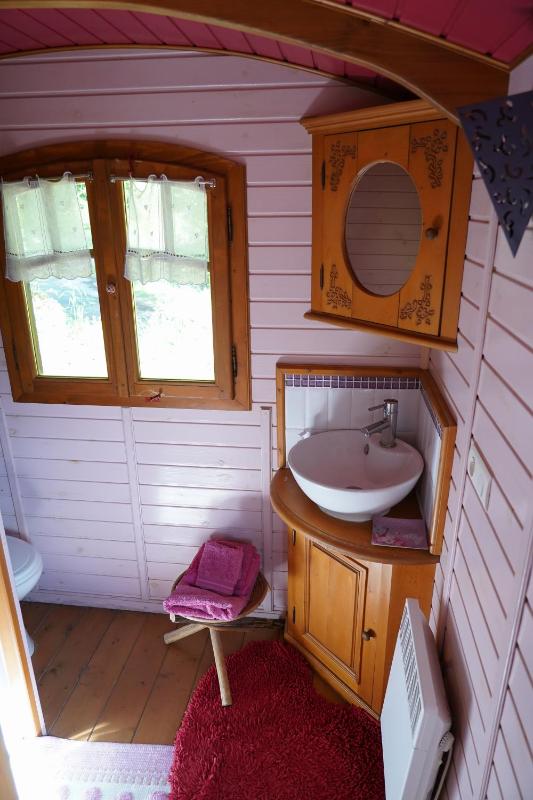 Deluxe Bungalow with Garden View image 2