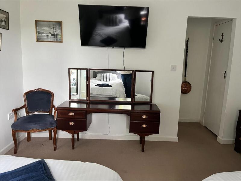Standard Twin Room image 3