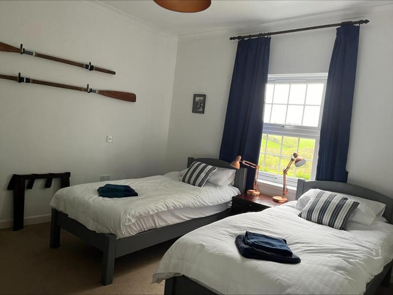 Standard Twin Room image 1