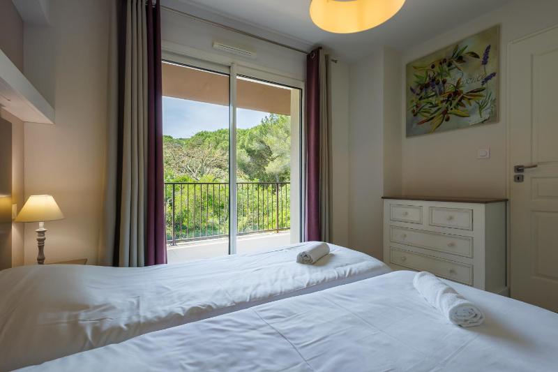 Two-Bedroom Apartment with Garrigue View image 4