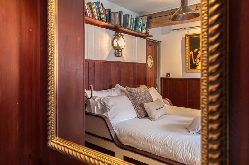 Double Room image 4