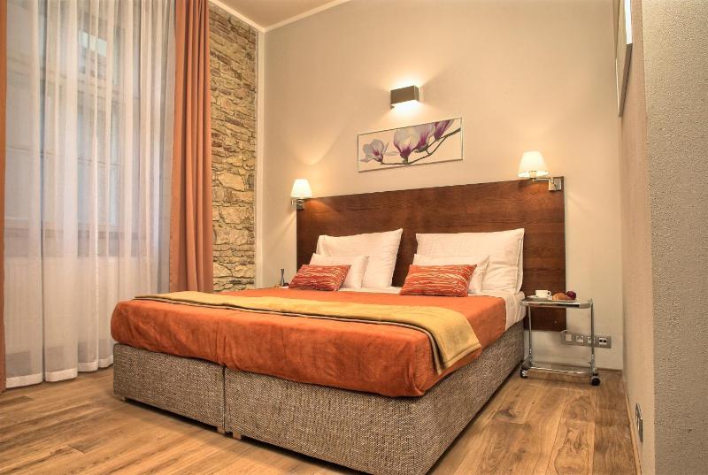 One-Bedroom Apartment image 4