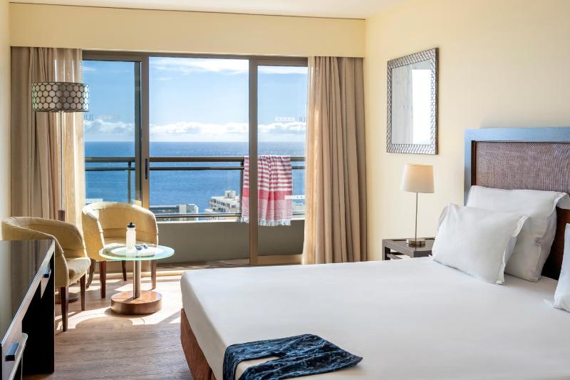 Double Room with Sea View image 3