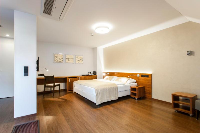 Executive Suite image 3