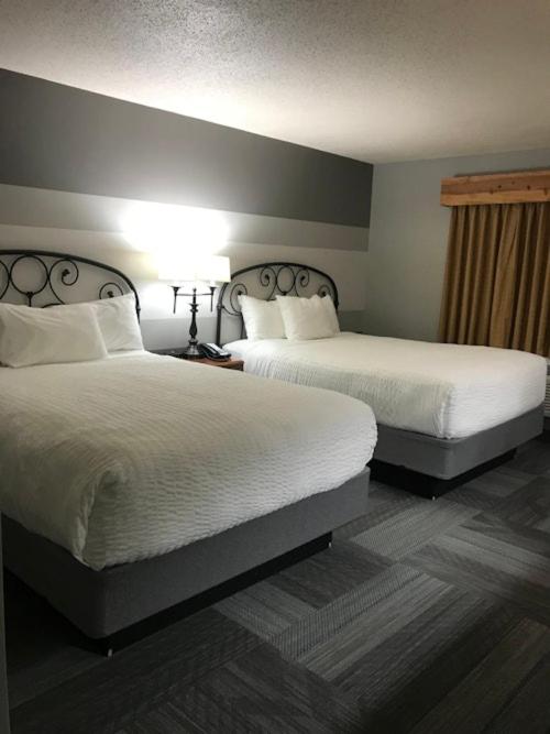 Deluxe Double Room with Bath image 2