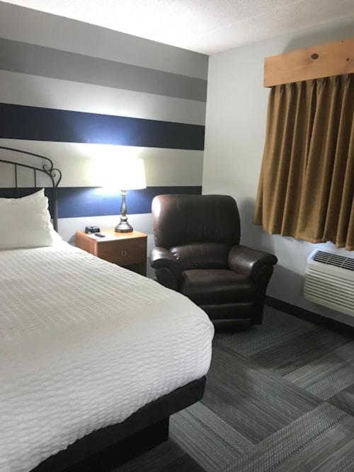 Queen Room - Disability Access image 2