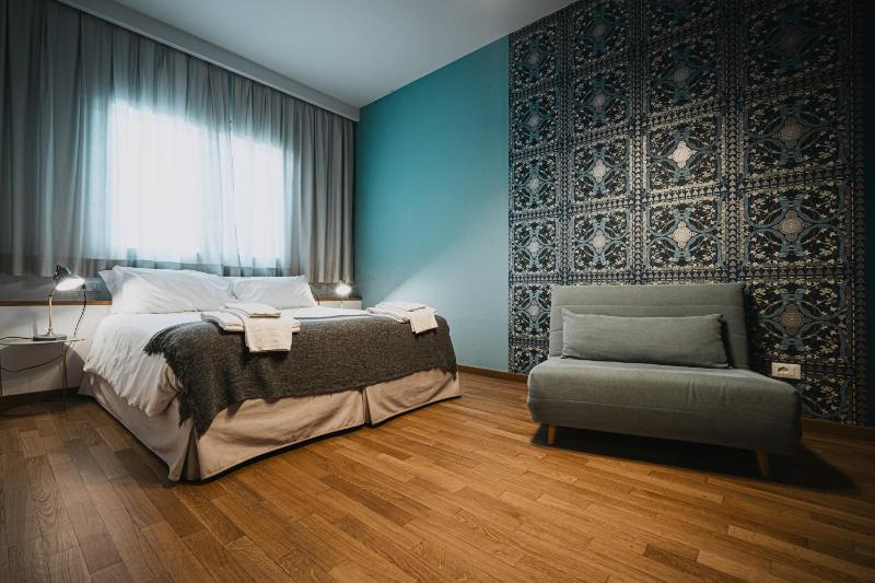 Standard Room with Private External Bathroom image 1
