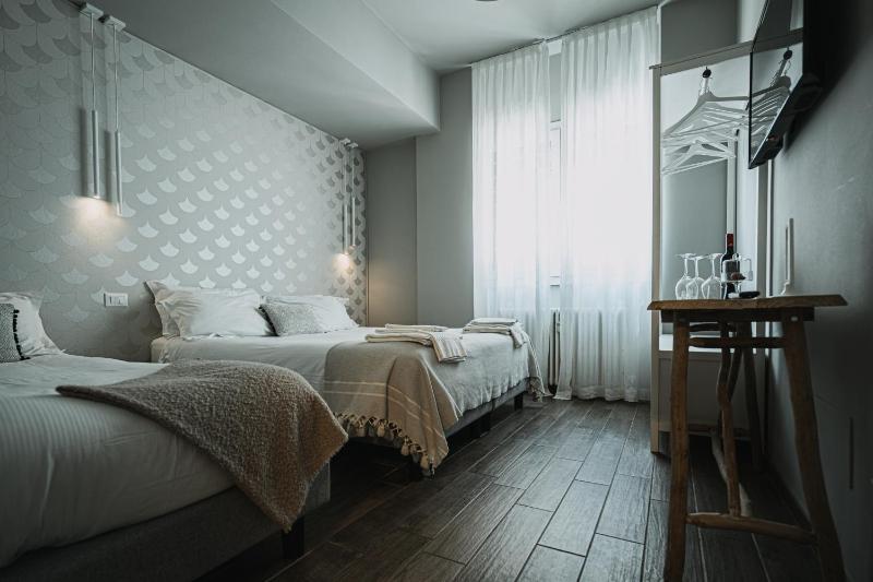 Deluxe Triple Room image 1