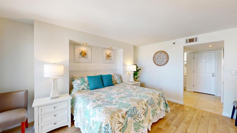 1202 Villamare - image 32