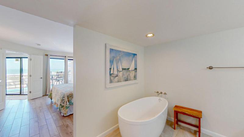 1202 Villamare - image 10