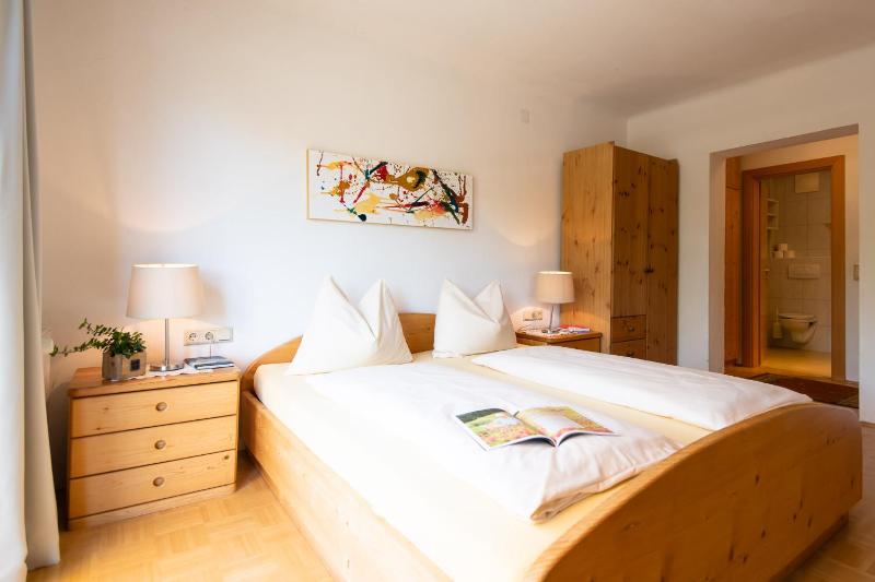 One-Bedroom Apartment image 3