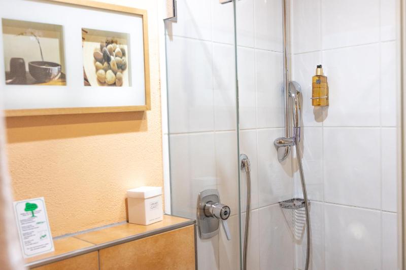 Standard Single Room image 3