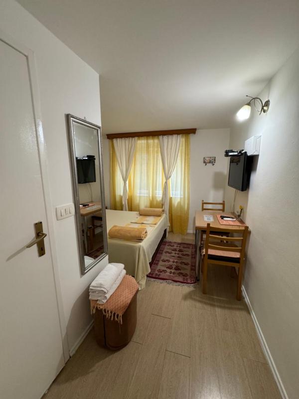 Double Room with Private Bathroom image 4