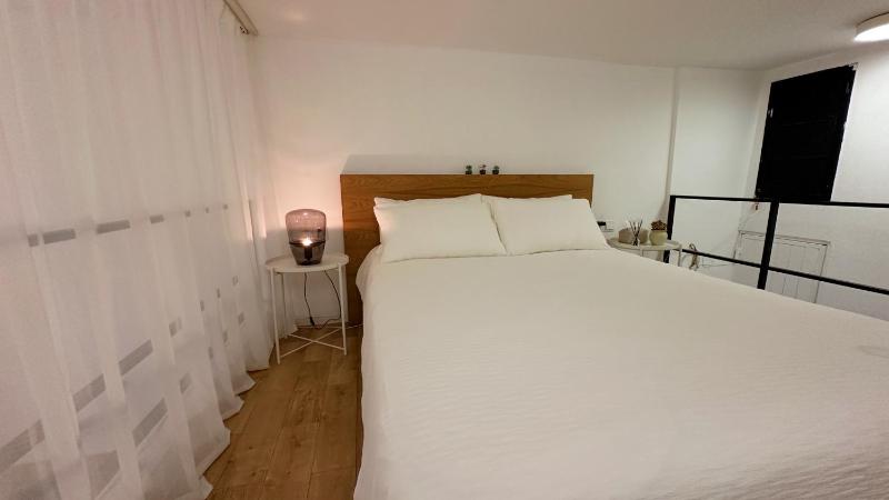 CityWalk Cottage With Two Beds and Courtyard - image 4
