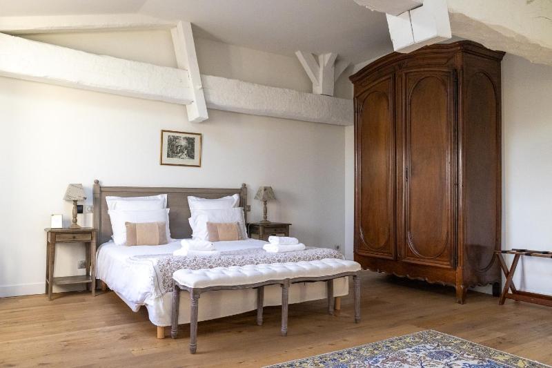 Double Room with Park View image 3