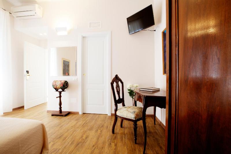 Superior Double Room image 3