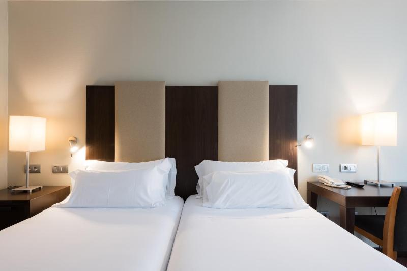 Standard Twin Room image 1