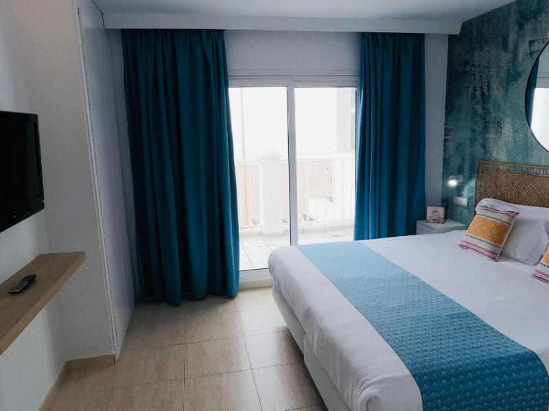 Two-Bedroom Apartment with sea view and Terrace ( 4-6 Adults) image 4