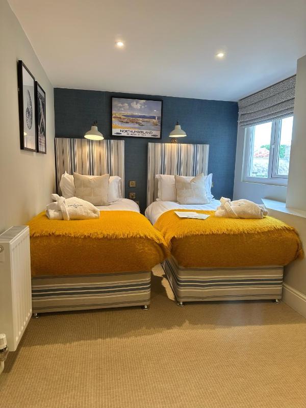 Twin Room image 1