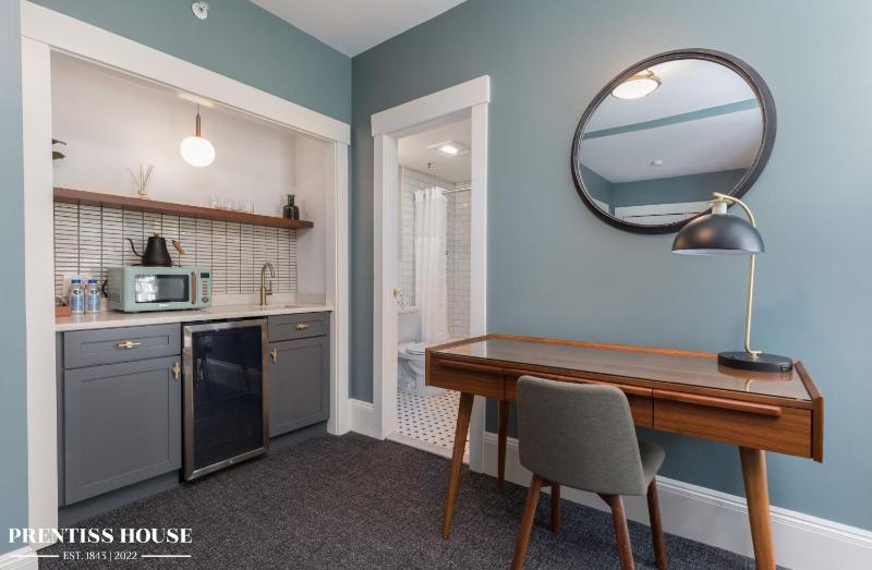 Queen Suite image 4